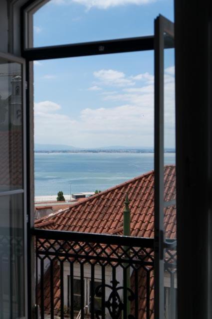 Ferienwohnung Downtown Alfama & Me Lissabon Exterior foto